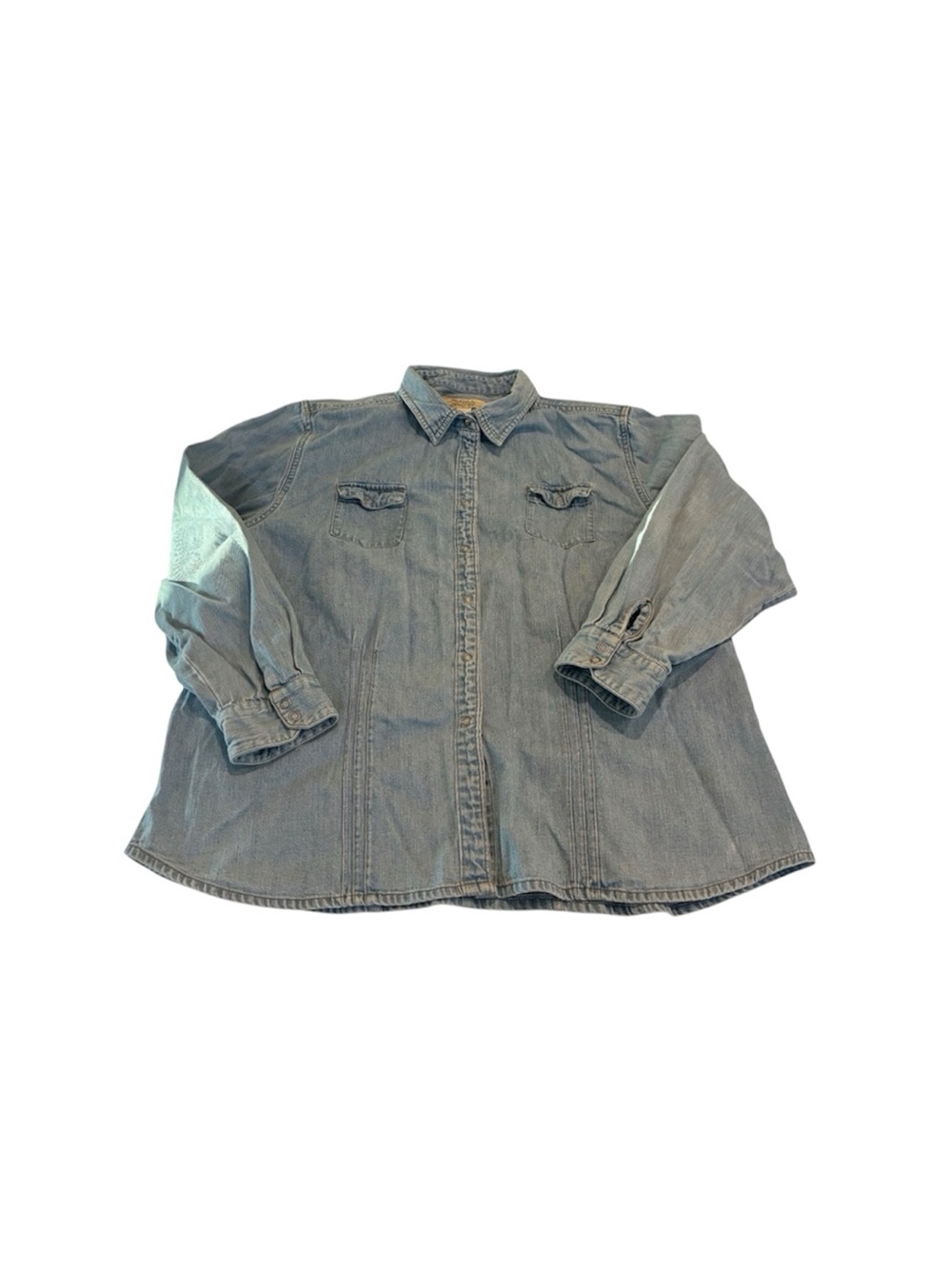 Cabela's VTG  Blue Denim Shirt With Pleated Front Back and Sleeves Snap Down